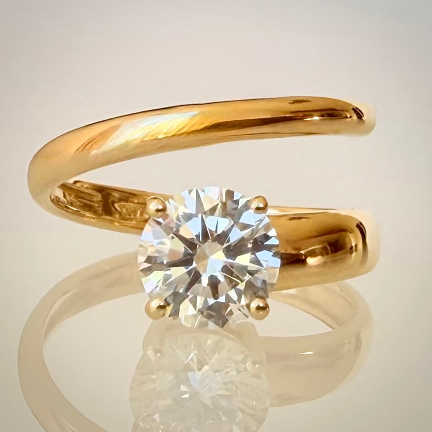 1,00 ct timanttisormus 14K keltakulta D/VVS2 IGI edestä