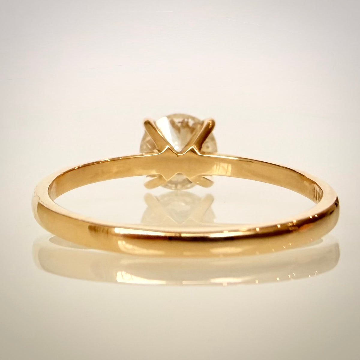 Luonnontimanttisormus noin 1,01 ct – Solitaire – 14K keltakulta Luonnontimanttisormus noin 1,01 ct – Solitaire – 14K keltakulta takaa