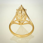 10,09 ct Marquise Cut -timanttisormus takaa