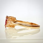 Luonnonrubiini- ja timanttisormus 1,15 ct – 14K keltakulta, HRD sivulta