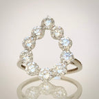 2,08 ct Open Halo -timanttisormus – 14K Valkokulta etuviistosta