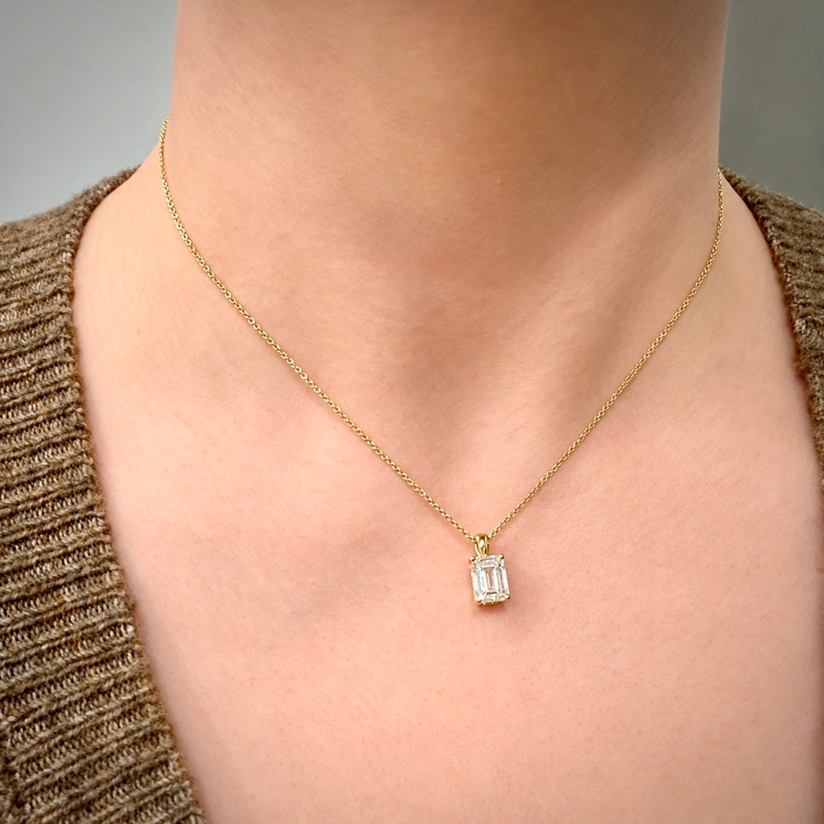 3,03 ct Emerald Cut -timanttikaulakoru – F/VVS2 – 14K keltakulta – IGI kaulassa