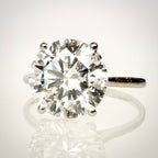 4,01 ct solitaire-timanttisormus etuviistosta