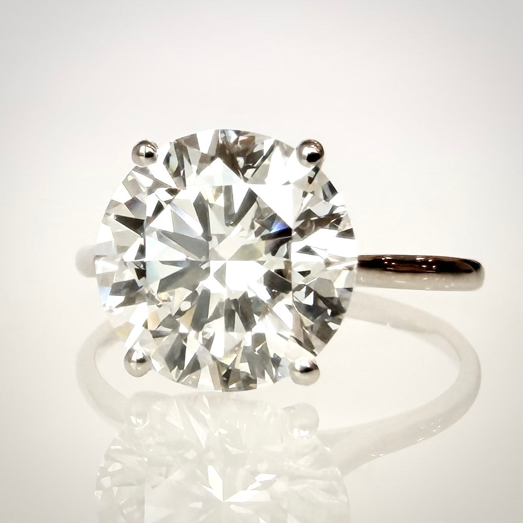 4,01 ct solitaire-timanttisormus etuviistosta