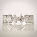 14K valkokultainen timanttisormus 2,01 ct – Emerald Cut – E–F/VVS – HRD suoraan edestä
