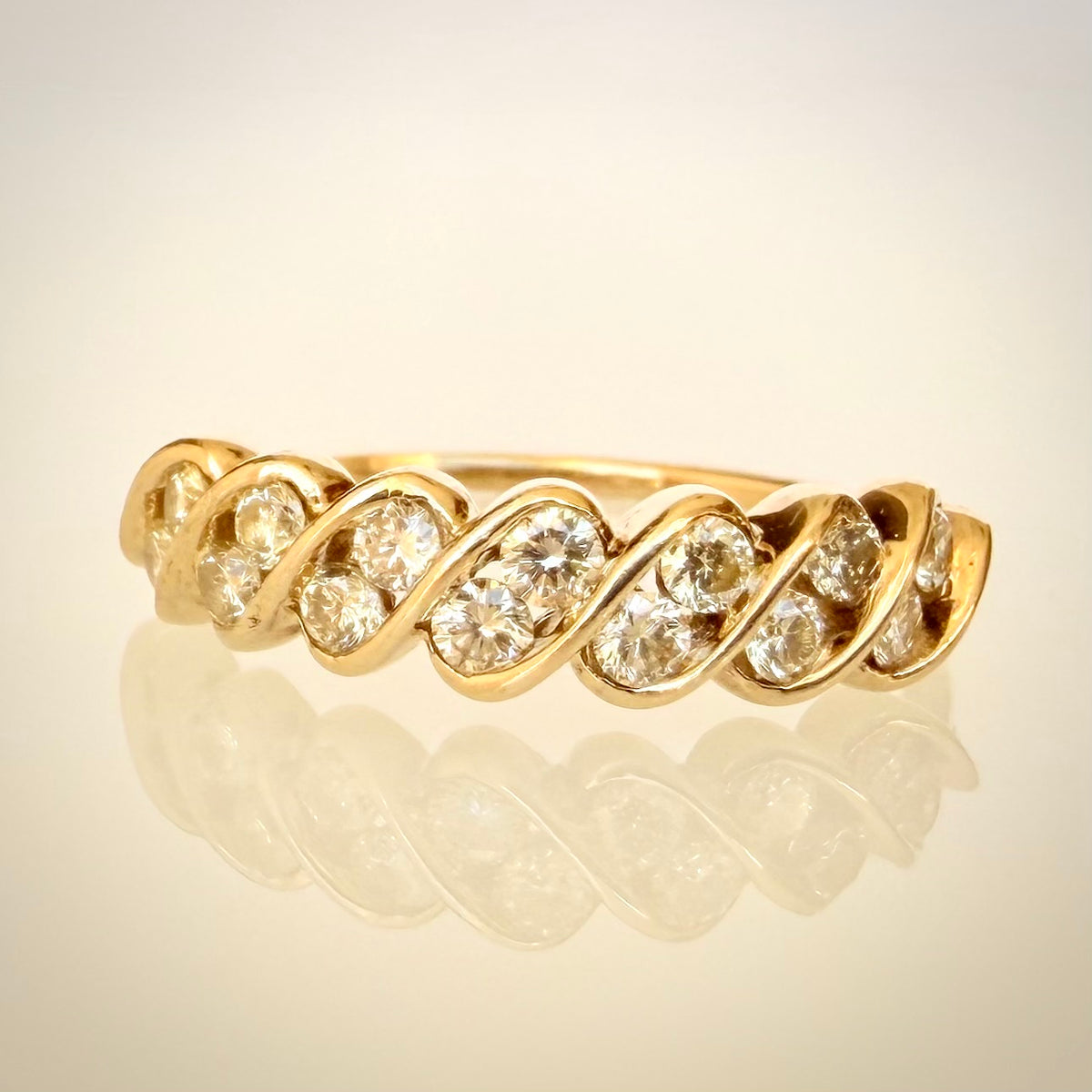 18k Vintage Timanttisormus 0,50 ct etuviistosta