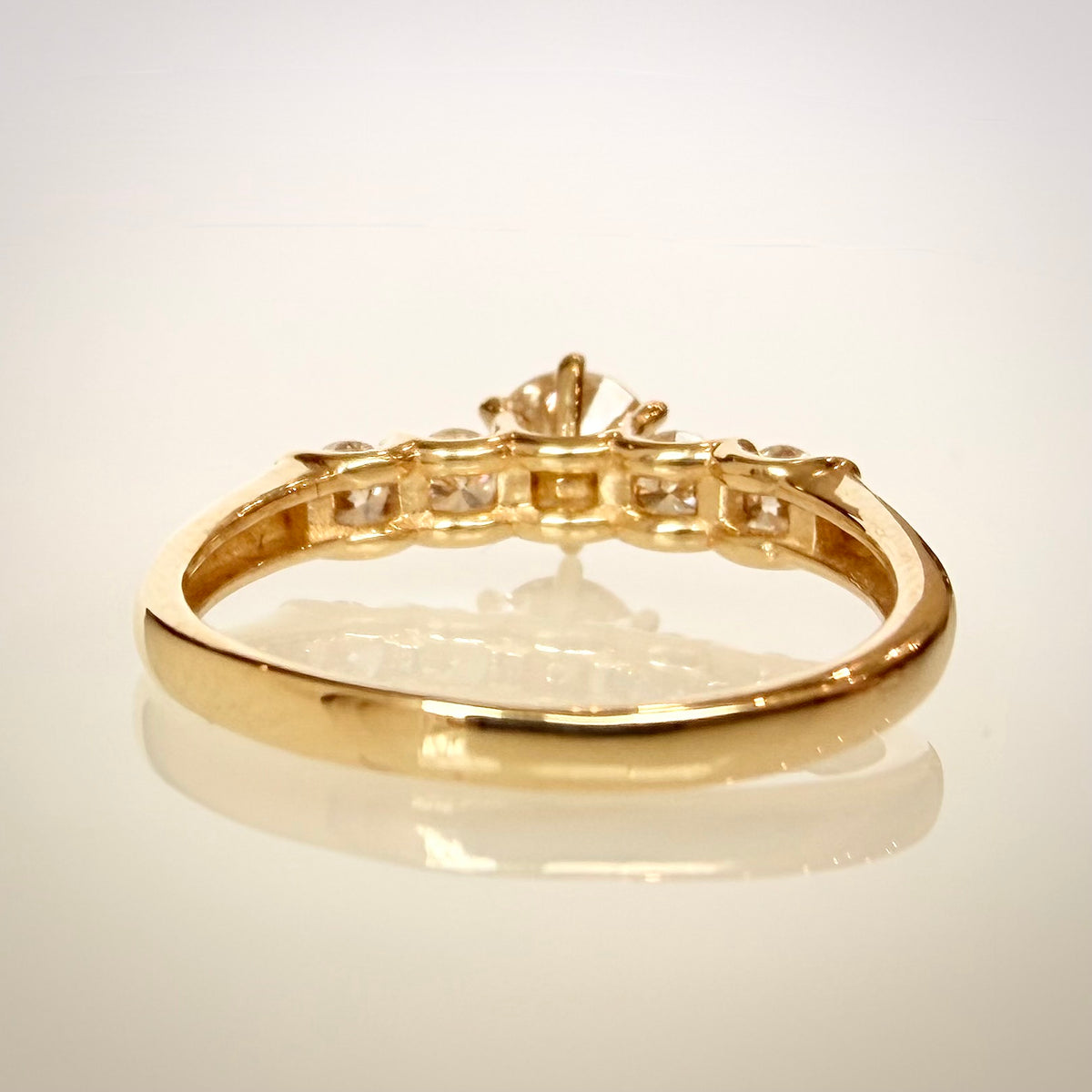 0,85 ct viisikivinen luonnontimanttisormus – 14K keltakulta – IGI takaa