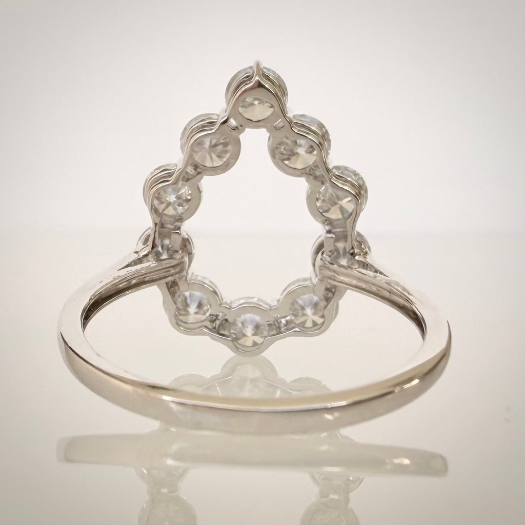 2,08 ct Open Halo -timanttisormus – 14K Valkokulta takaa