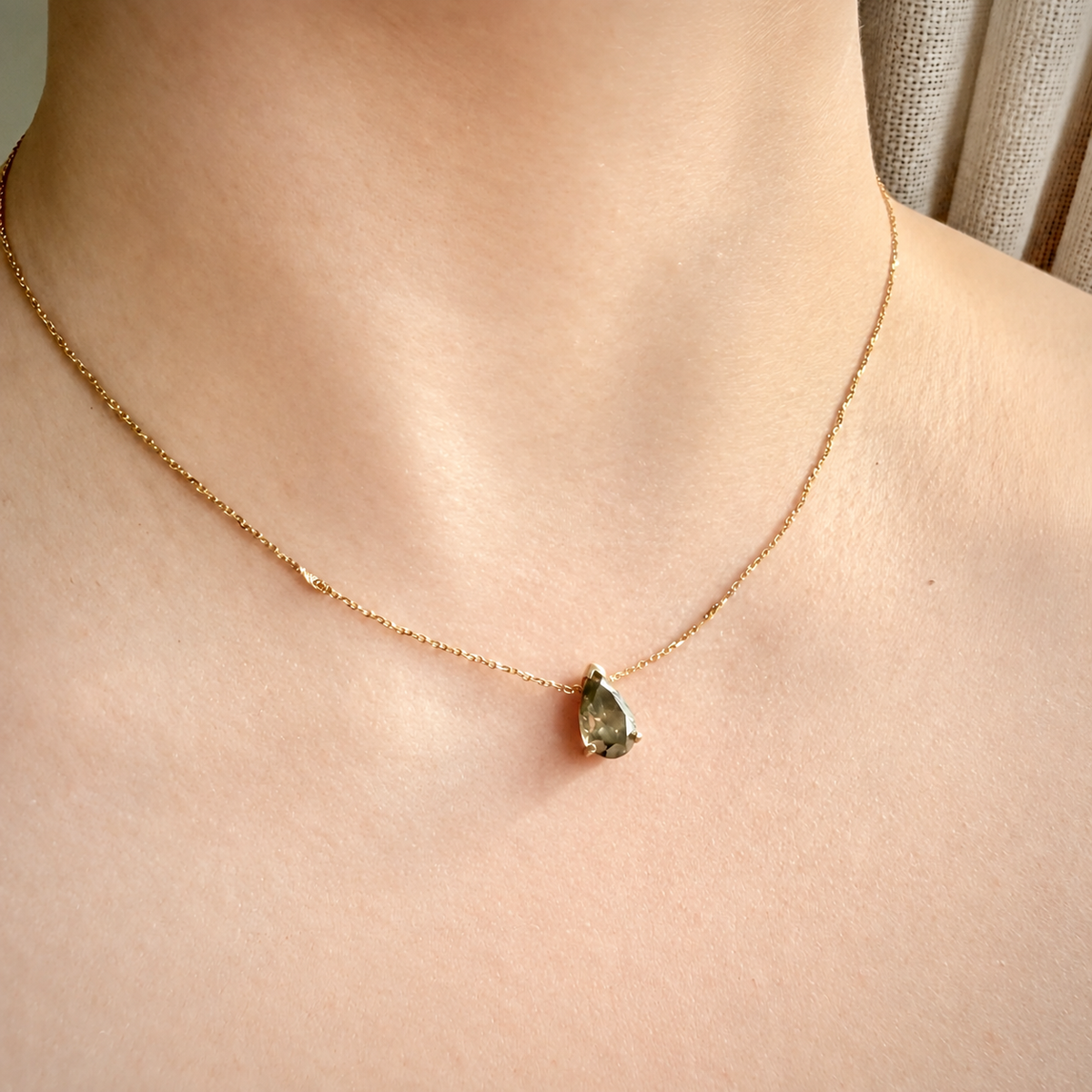 14K luonnontimanttikaulakoru 2,30 ct – Fancy Green Yellow, GCI kaulassa