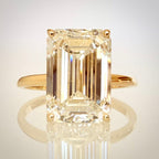 6,04 ct Emerald Cut solitaire-timanttisormus – F/VS1 – 14K keltakulta – IGI edestä lähikuva