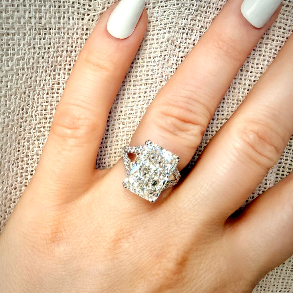 11,02 ct radiant-hiottu laboratoriotimanttisormus 18K valkokullasta, sormus sormessa