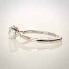 1,13 ct Hidden Halo -timanttisormus 14K valkokulta D/VVS2 IGI