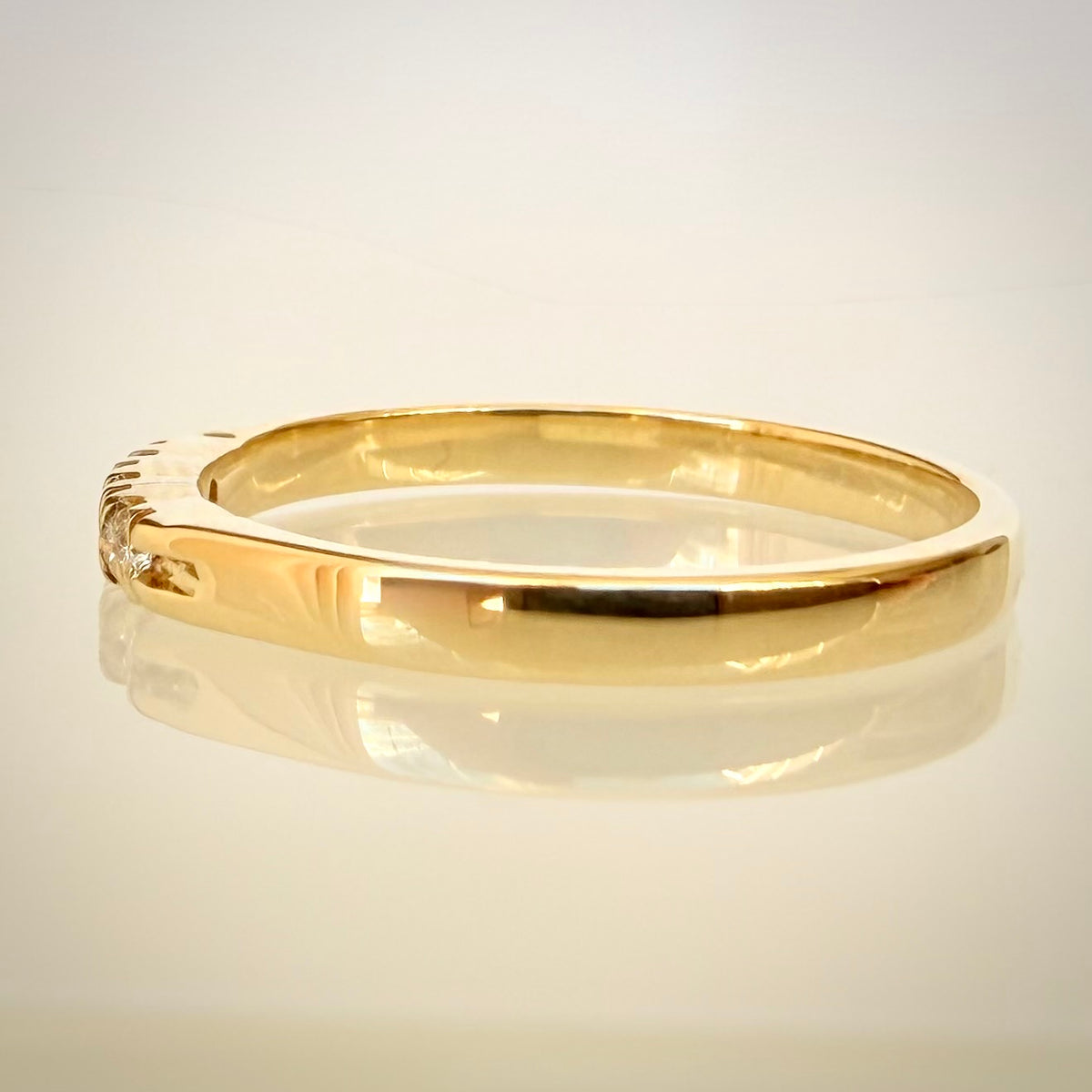 Vintage-timanttisormus kolmella timantilla – 14K keltakulta sivulta