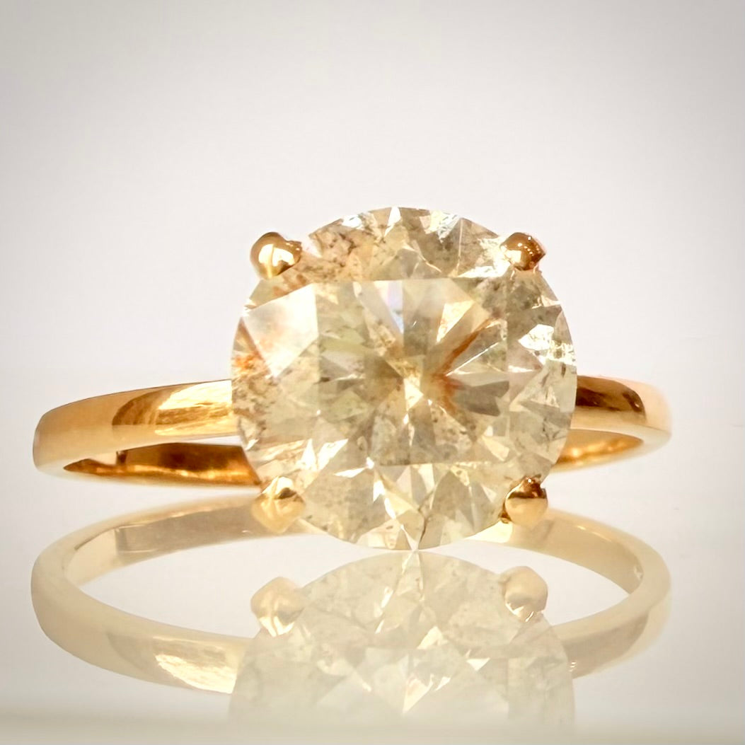 Luonnontimanttisormus noin 2,51 ct – Solitaire – 18K keltakulta etuviistossa lähikuva