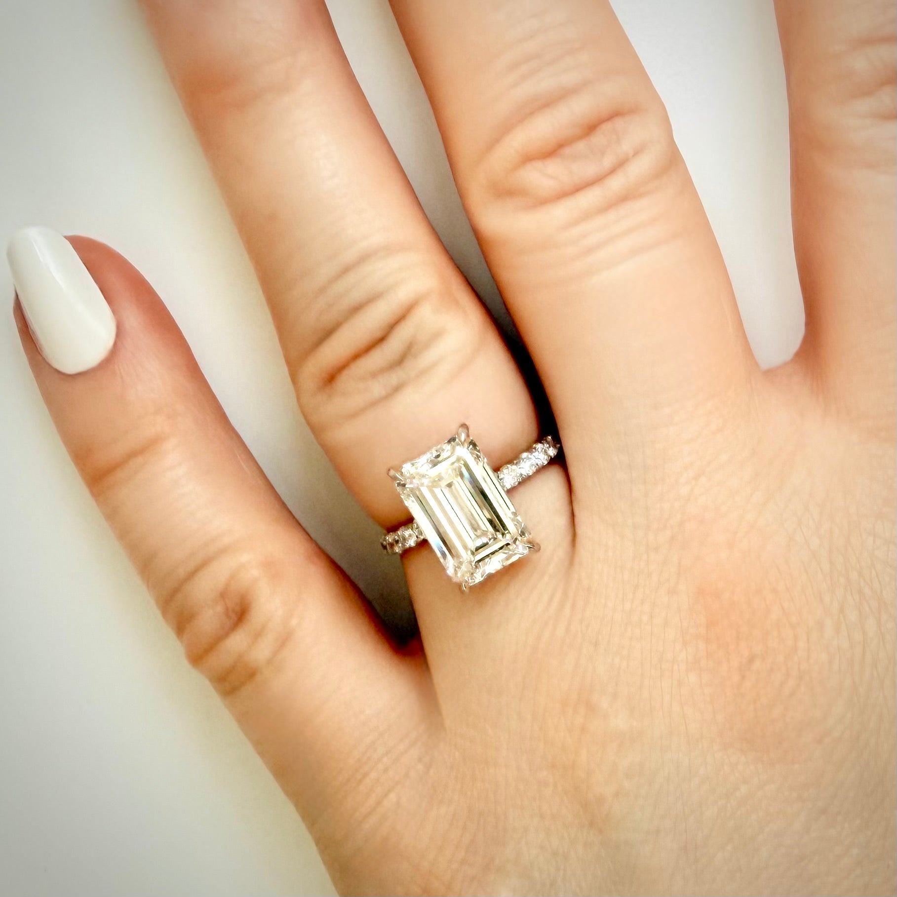 6,01 ct Emerald Cut -timanttisormus – E/VS1 – 18K keltakulta – IGI