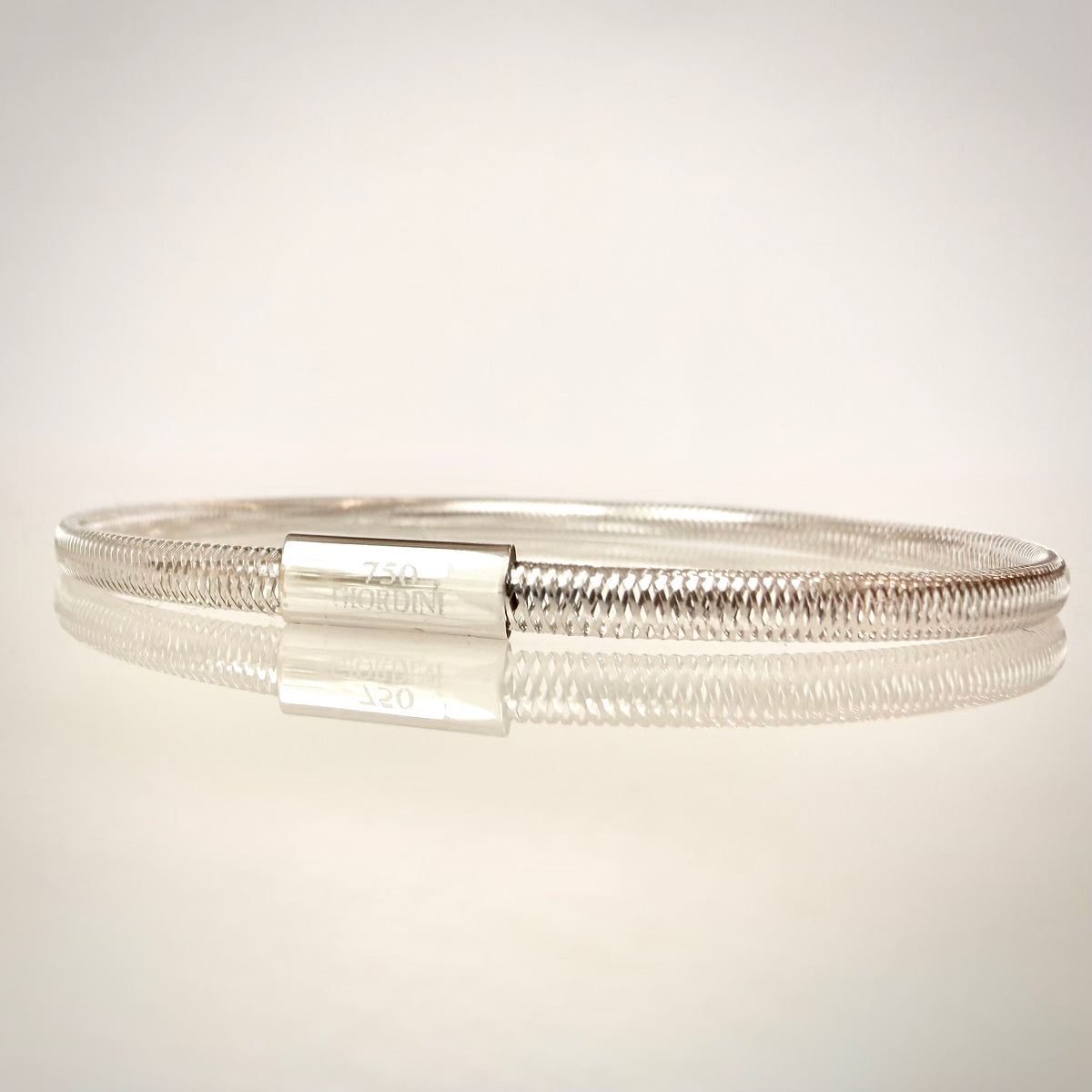 18K valkokultainen joustava mesh-rannekoru – Made in Italy etuviistosta