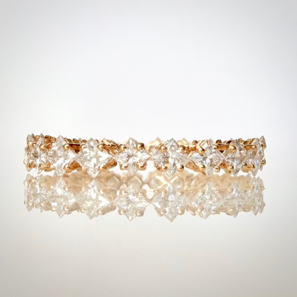 1,71 ct Princess eternity-timanttisormus edestä