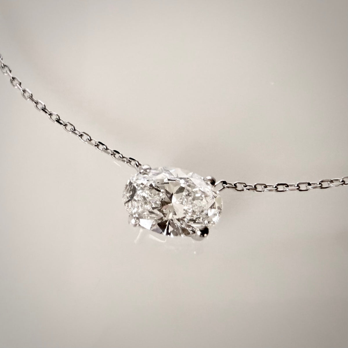 1,45 ct Oval Cut -timanttikaulakoru – E/VS1 – 14K valkokulta – IGI