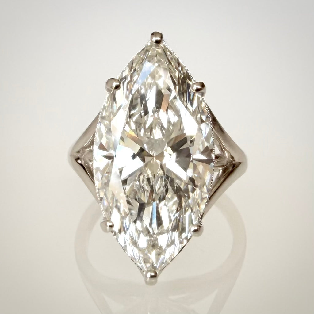 8,19 ct Marquise Cut -timanttisormus suoraan edestä