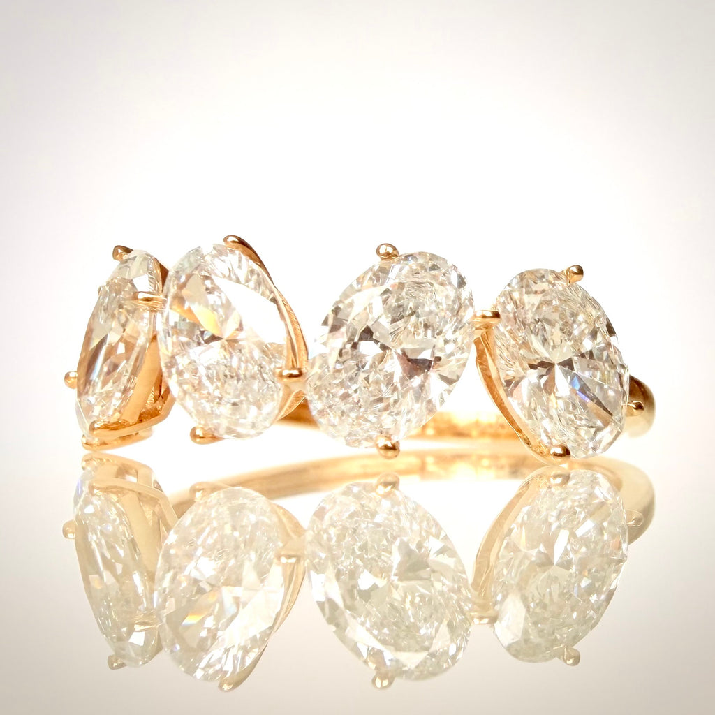 2,47 ct viisikivinen ovaalitimanttisormus – D–E/VVS – 14K keltakulta – HRD etuviistosta