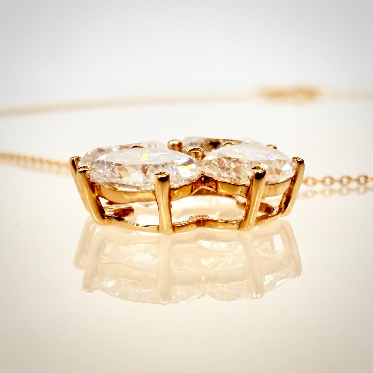 2,09 ct ovaali-timanttikaulakoru – 14K riipus ja 18K kultaketju – HRD Sivuprofiili