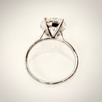 4,01 ct solitaire-timanttisormus sivuprofiili