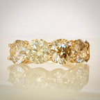 5,29 ct timanttisormus, 5-stone warm Champagne rivimalli etuviistosta