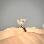 1,13 ct Hidden Halo -timanttisormus 14K valkokulta D/VVS2 IGI