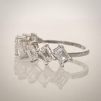 14K valkokultainen timanttisormus 2,01 ct – Emerald Cut – E–F/VVS – HRD sivulta