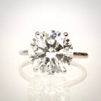 4,01 ct solitaire-timanttisormus suoraan edestä