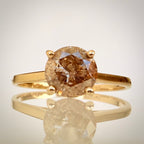 1,05 ct luonnontimanttisormus Fancy Deep Yellow Brown 14K keltakulta edestä