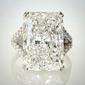 11,02 ct radiant-hiottu laboratoriotimanttisormus 18K valkokullasta, etunäkymä