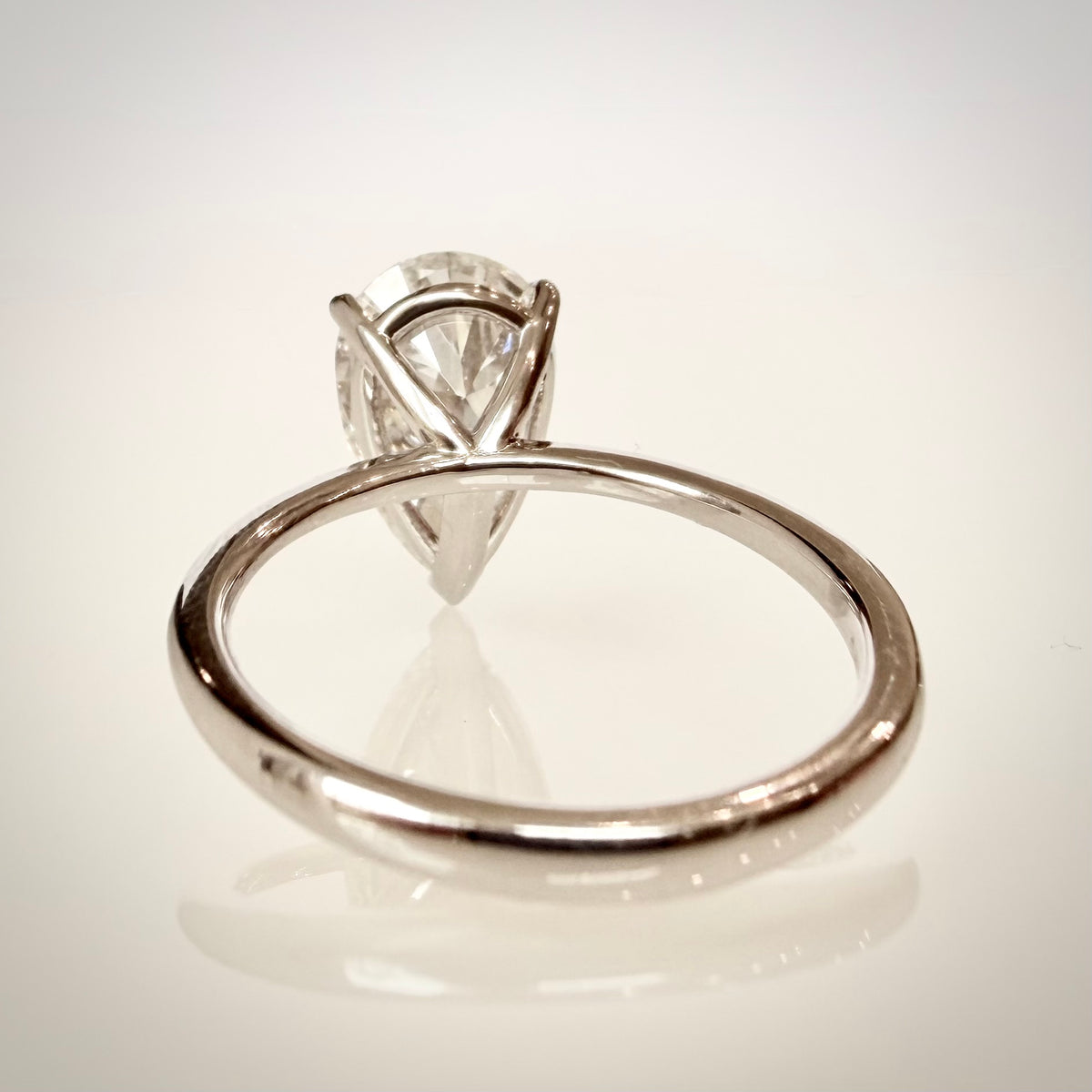 3,09 ct Pear Brilliant -timanttisormus – F/VS1 – 14K valkokulta – IGI takaa