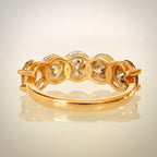 5,29 ct timanttisormus, 5-stone warm Champagne rivimalli takaa