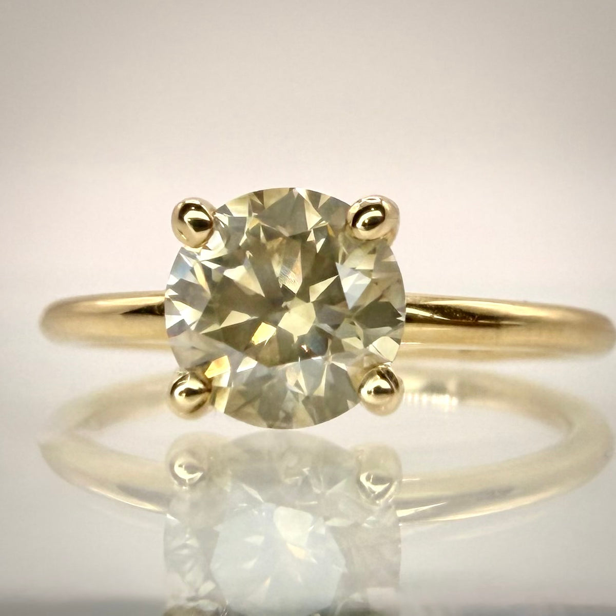 1,23 ct samppanjansävyinen luonnontimanttisormus – 14K keltakulta – IGI edestä 3