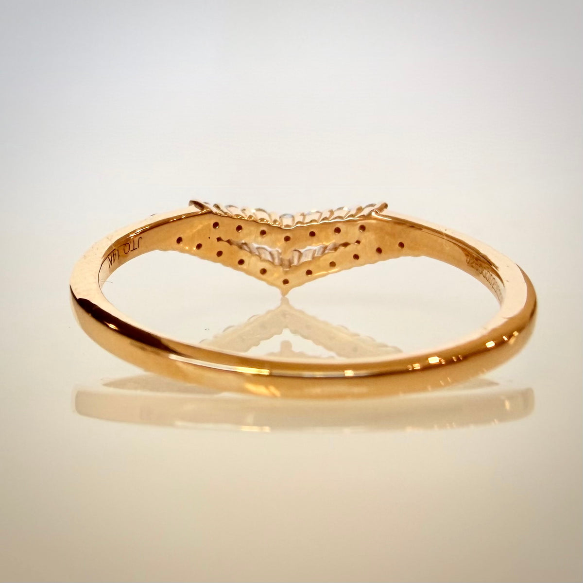 Kaksikaarinen V-timanttisormus 0,19 ct – 14K keltakulta | HRD takaa