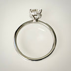 1,13 ct Hidden Halo -timanttisormus 14K valkokulta D/VVS2 IGI