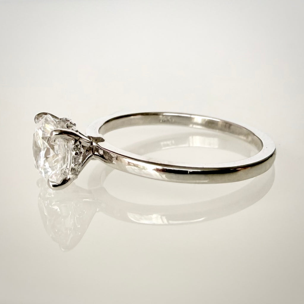 1,13 ct Hidden Halo -timanttisormus 14K valkokulta D/VVS2 IGI