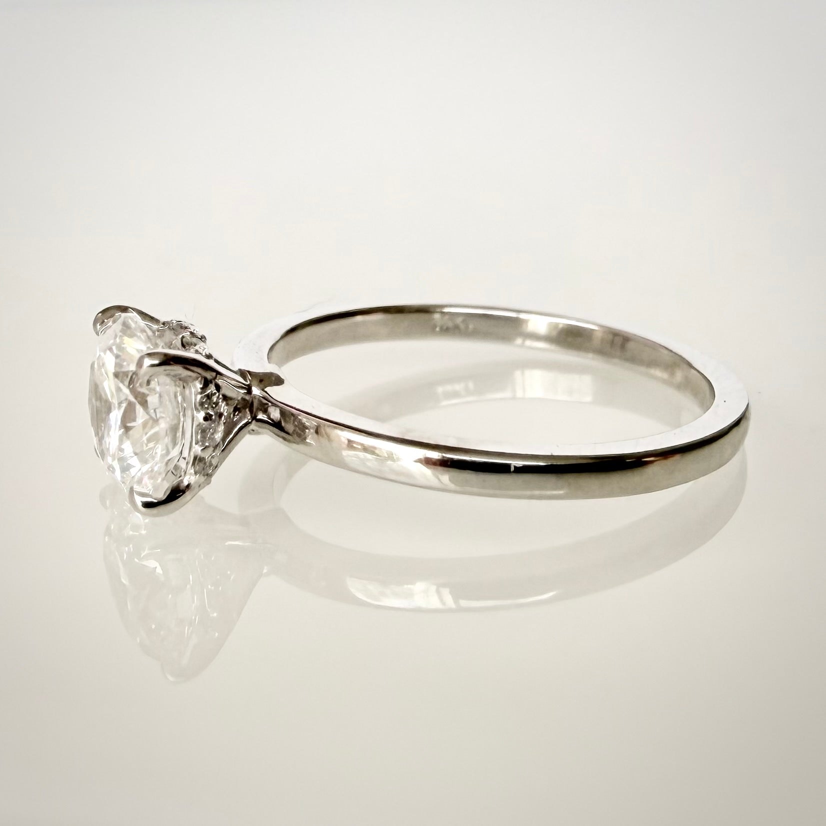 1,13 ct Hidden Halo -timanttisormus 14K valkokulta D/VVS2 IGI