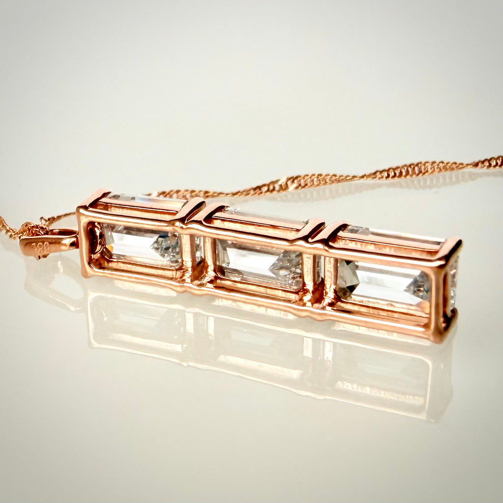 2,00 ct Emerald Cut -timanttikaulakoru takaa
