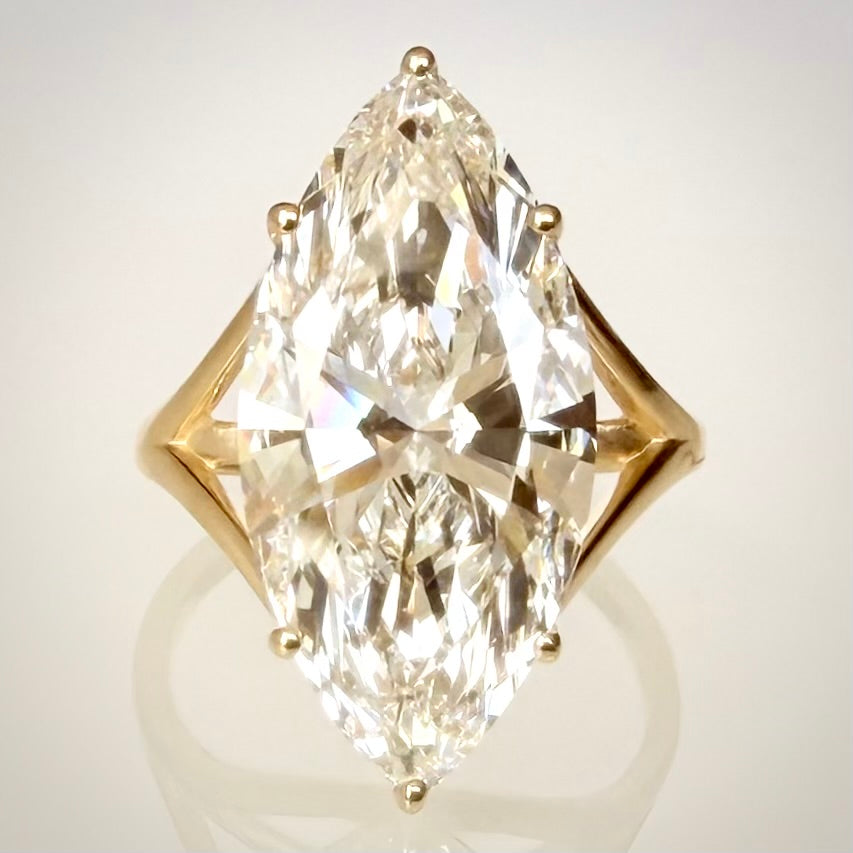 10,09 ct Marquise Cut -timanttisormus edestä