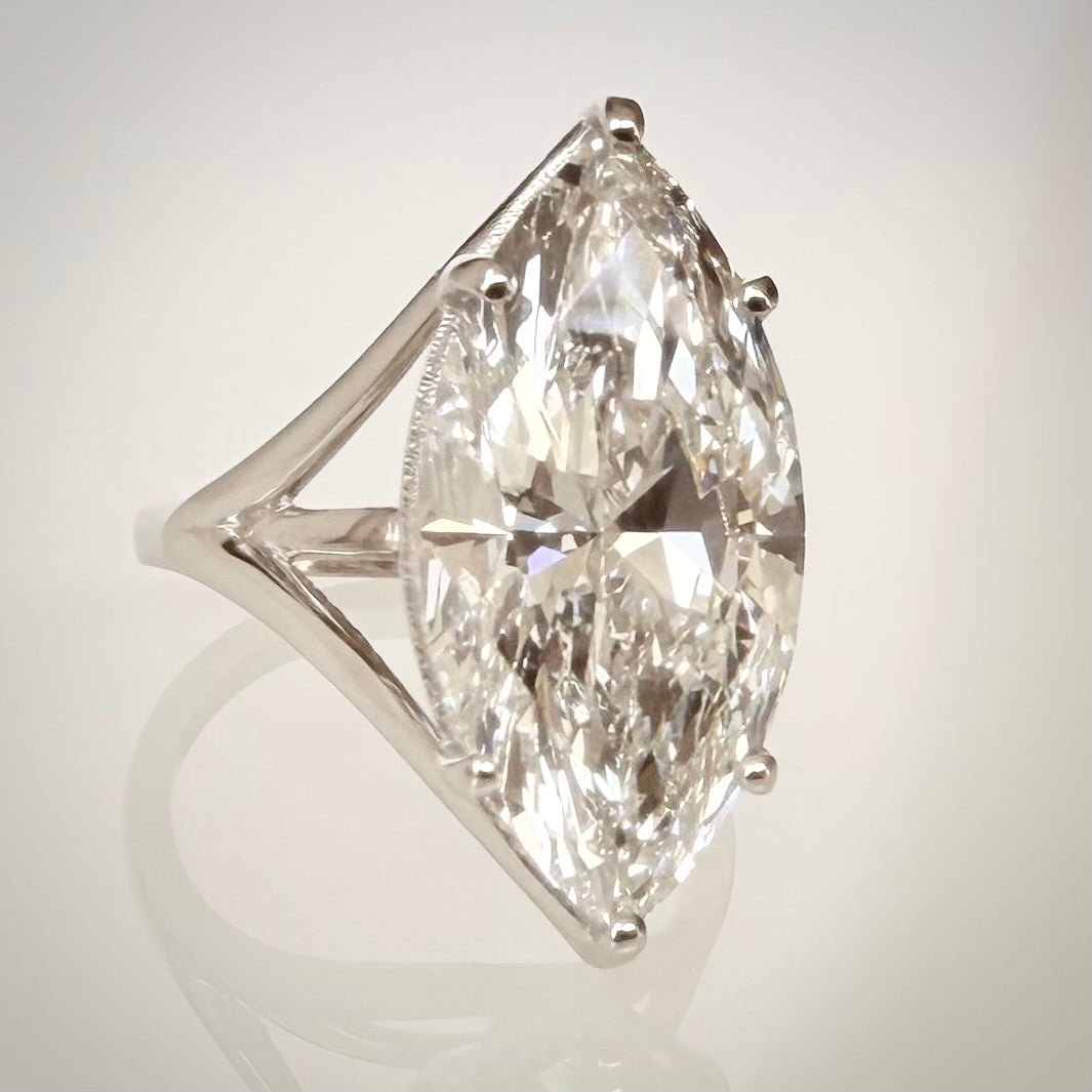8,19 ct Marquise Cut -timanttisormus etuviistosta