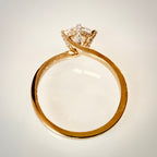 VK Signature Hidden Halo Crown – timanttisormus 1,11 ct, 14K keltakulta ylhäältä sivuprofiili
