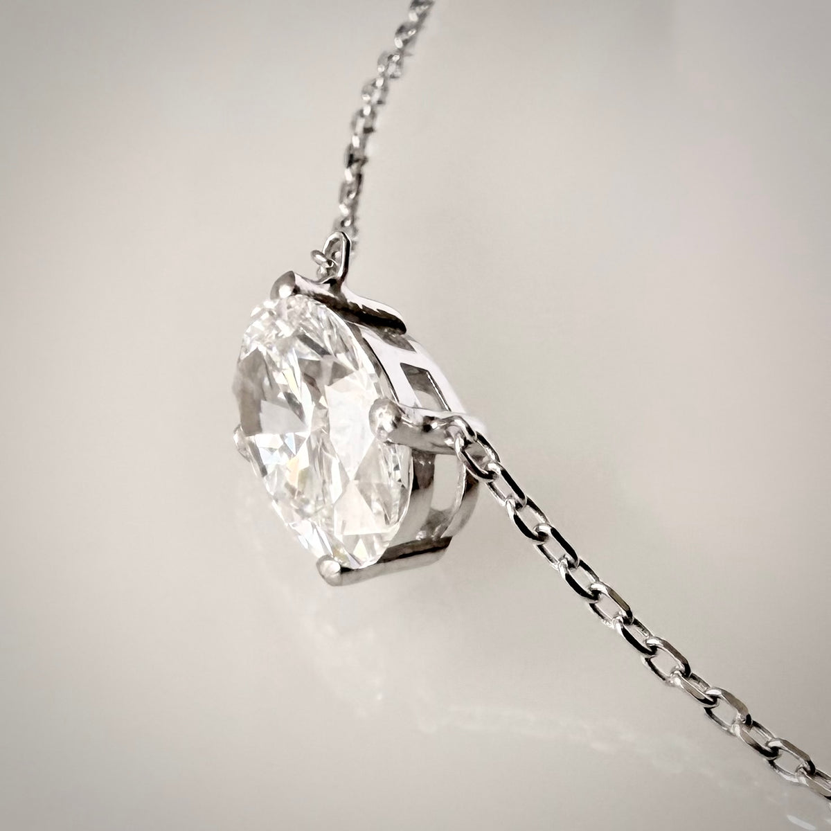 1,45 ct Oval Cut -timanttikaulakoru – E/VS1 – 14K valkokulta – IGI