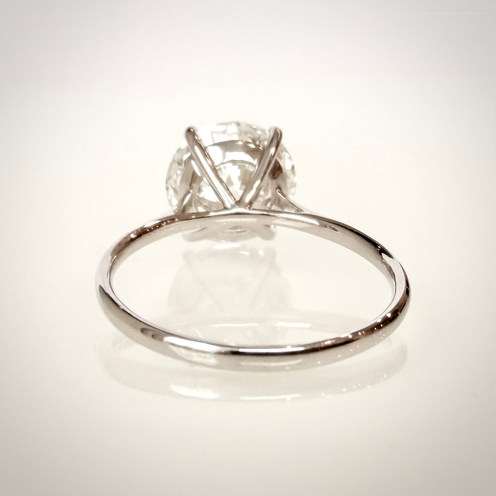 4,01 ct solitaire-timanttisormus takaa