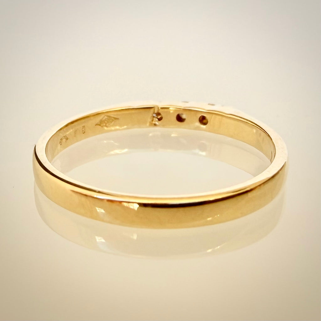 Vintage-timanttisormus kolmella timantilla – 14K keltakulta takaa