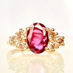 Luonnonrubiini- ja timanttisormus 1,15 ct – 14K keltakulta, HRD edestä 2