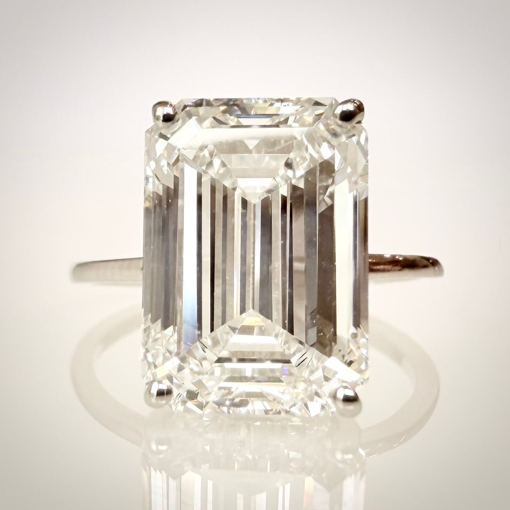 6,01 ct Emerald Cut solitaire-timanttisormus – F/VS1 – 14K valkokulta – IGI edestä