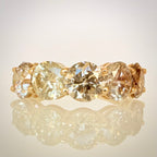 5,29 ct timanttisormus, 5-stone warm Champagne rivimalli etuviistosta