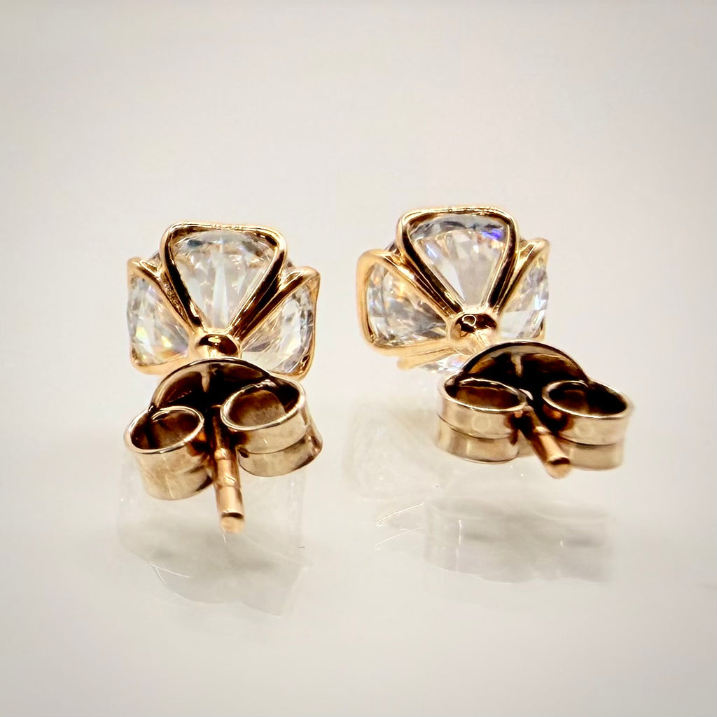 3,06 ct timanttikorvakorut takaa